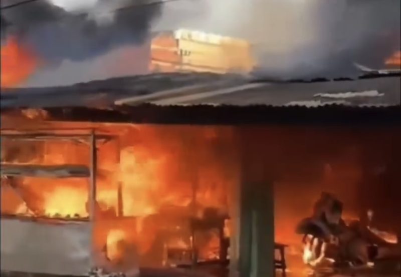 Kebakaran Hebat di Jalan Makmur Medan Barat, Rumah Warga Dilalap Api