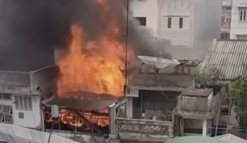 Kebakaran Landa Toko Sparepart Mobil di Jalan Semarang Medan, Delapan Unit Damkar Dikerahkan