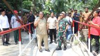 Pemerintah Kabupaten Asahan terus memacu pembangunan infrastruktur guna meningkatkan kesejahteraan masyarakat dan memperlancar mobilitas konektivitas antarwilayah. Pada Senin (24/08/2026), Bupati Asahan Taufik Zainal Abidin memimpin langsung peninjauan lapangan di tiga titik proyek pembangunan strategis.