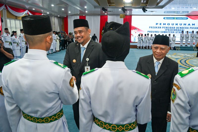 Bobby Nasution Kukuhkan 74 Paskibraka Sumut, Tekankan Peran sebagai Teladan Persatuan