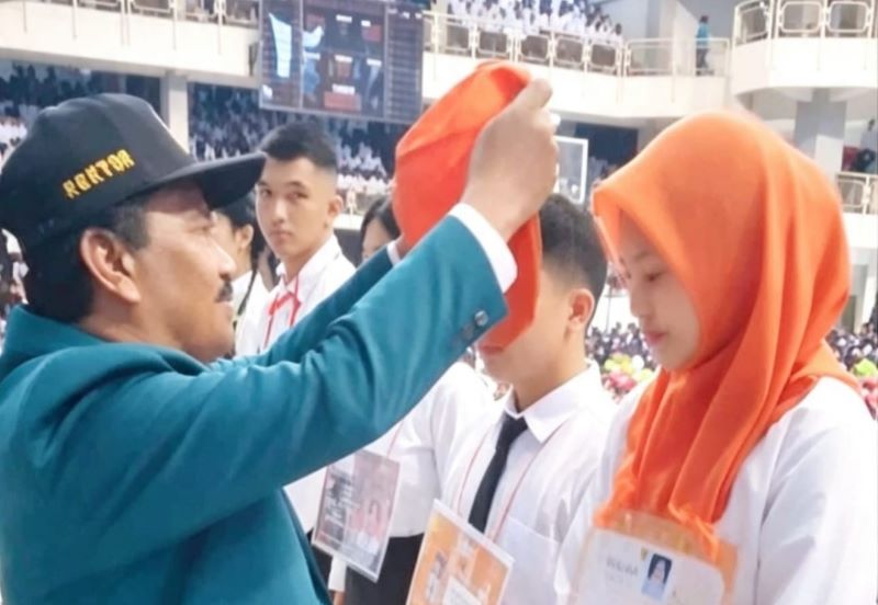 Buka PKKMB 2026, Rektor Unimed Kukuhkan 10.046 Mahasiswa Baru