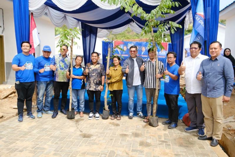 DPC Partai Demokrat Sibolga dan Walikota Sibolga Hadiahkan Taman Buah untuk Warga Huntap