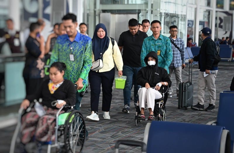 Gubernur Sumut Berangkatkan Pasien Terduga Korban MBG Karo ke Jakarta untuk Penanganan Lebih Lanjut