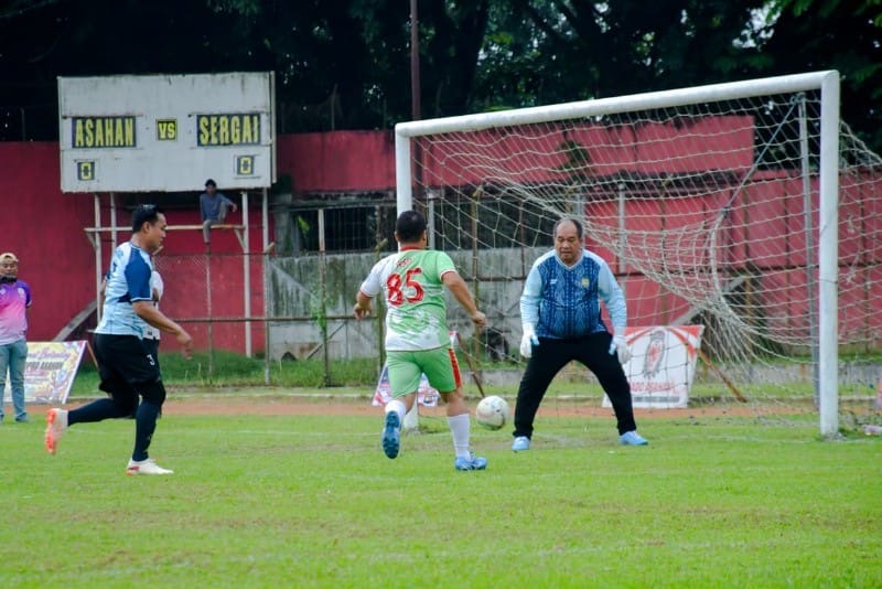 Bupati Asahan Buka Turnamen Sepak Bola Usia 35+ Piala Ketua DPRD Antar Kecamatan