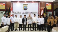 AA Umrah Hadiahkan Perjalanan Umrah kepada Kapolres Labuhanbatu