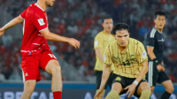 Kartu Merah Thom Haye dan Drama VAR Bikin Derbi Nusantara Skor Kacamata