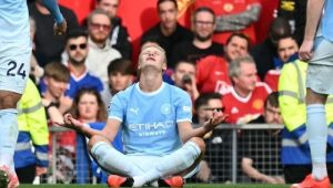 Micah Richards Sebut Derby Manchester Jadi Hari Buruk Wasit, Soroti Kontroversi Haaland dan Foden