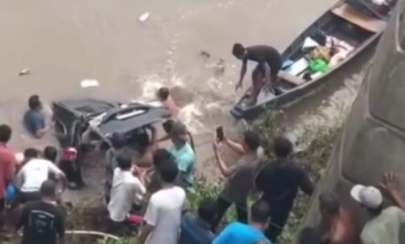 Minibus Travel Terjun ke Sungai Batang Serangan, 3 Wisatawan Tewas Usai Pulang dari Tangkahan
