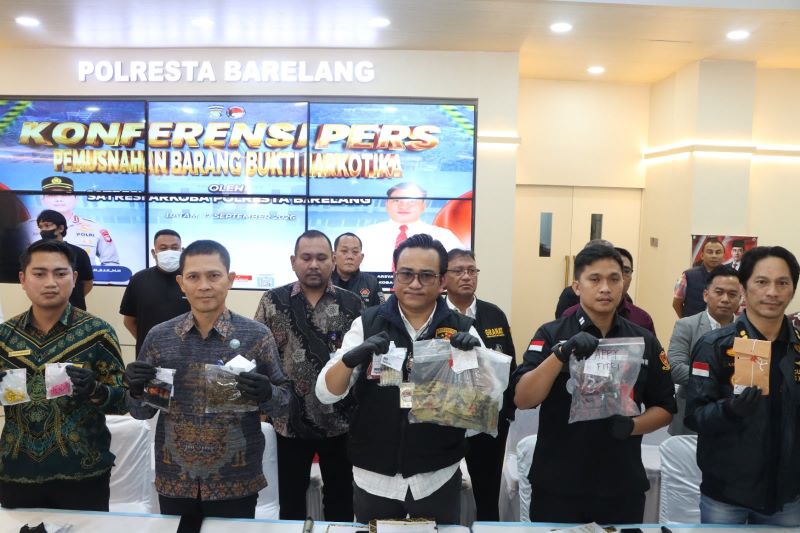 Polresta Barelang Musnahkan Narkotika dari 14 Laporan Polisi