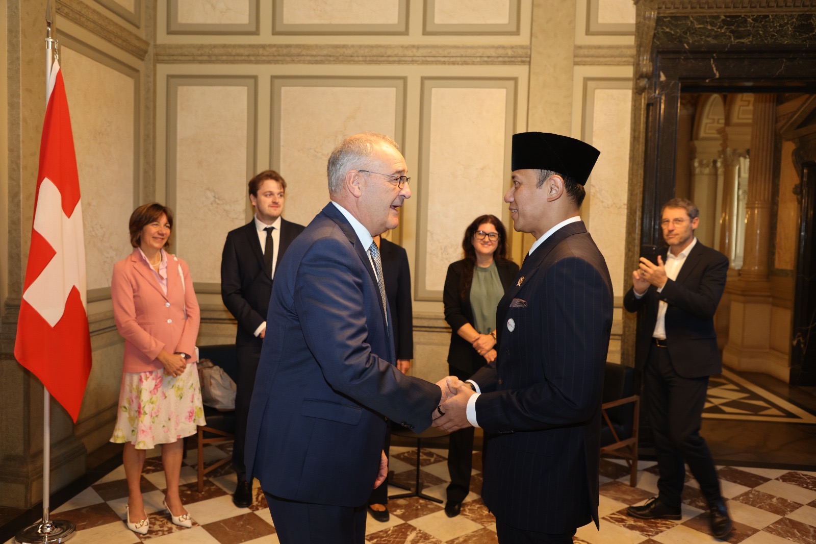 Menko AHY Sampaikan Salam Hangat Presiden Prabowo kepada Presiden Guy Parmelin