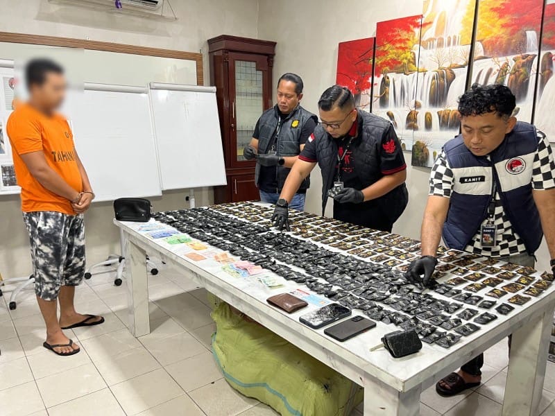 Polrestabes Medan Akhirnya Tangkap Kurir Jaringan Malaysia: BB 450 Pcs Pod Getar