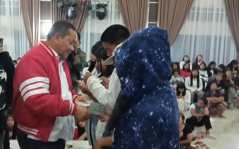 PDI Perjuangan Sumut Beri Tali Asih untuk 495 Siswa Terdampak Dugaan Keracunan MBG di Karo