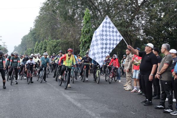 Bupati Asahan dan Ketua DPRD Lepas 420 Peserta Gowes Taruna Asahan Cycle, Ajak Masyarakat Budayakan Hidup Sehat