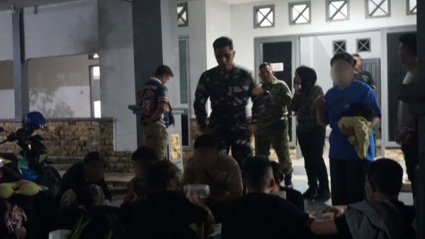 Gerak Cepat di Perbatasan, Sinergi TNI AL-Satgas POA Bais TNI Gagalkan Keberangkatan Ilegas 12 WNA Vietnam