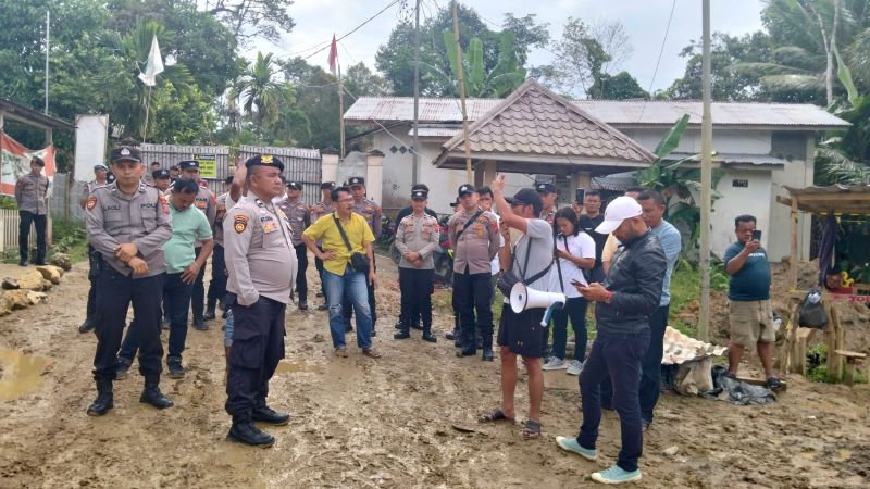KEMBALI MEMANAS! Massa Aksi Kembali Menuntut Pembangunan SMA Negeri Unggulan Sukma Nias Transparan. Dinas Pendidikan Provisinsi Sumut dan Kontraktor Bungkam