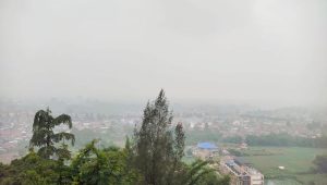 Kabut Asap Selimuti Berastagi, BPBD Karo Imbau Warga Gunakan Masker dan Kurangi Aktivitas di Luar Ruangan