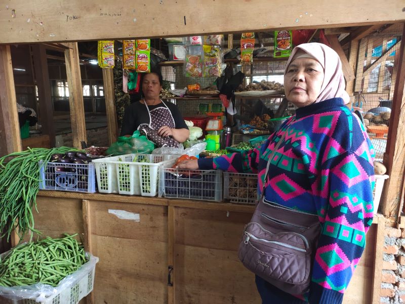 Kabut Asap dan Hujan Lebat Kepung Berastagi, Pedagang Los Jahe-Jahe Menjerit akibat Pembeli Sepi