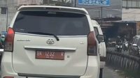 Mobil Dinas Berpelat Merah Mati Pajak Keluyuran di Binjai, Publik Desak Sanksi Pidana