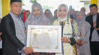 PT Amanah Akbar Mandiri Wisata Berikan Penghargaan Perjalanan Umrah kepada Bupati Labuhanbatu
