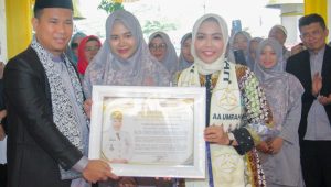 PT Amanah Akbar Mandiri Wisata Berikan Penghargaan Perjalanan Umrah kepada Bupati Labuhanbatu
