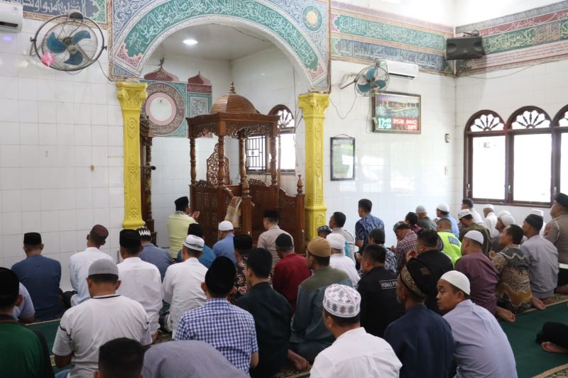 Safari Jumat di Aek Pamingke, Kapolres Labuhanbatu Ajak Warga Bersama Jaga Kamtibmas