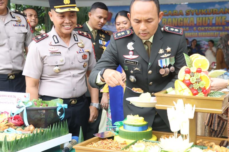 Semarak HUT ke-81 TNI, Polres Labuhanbatu Beri Kejutan ke Sejumlah Satuan TNI