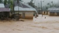 Tanggul di Tukka Mulai Terkikis, Banjir Masuk Permukiman Warga Tanggul di Tukka Mulai Terkikis, Banjir Masuk Permukiman Warga