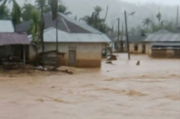 Tanggul di Tukka Mulai Terkikis, Banjir Masuk Permukiman Warga