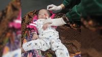 KLIKSUMUT.COM | TAPANULI TENGAH - Ntah apa yg ada dipikiran ibunya, bayi mungil ini dibuang dipinggir jalan, tepatnya di Lingkungan IV Barung-Barung, Kelurahan Sipange, Kecamatan Tukka, Tapanuli Tengah (Tapteng), Jumat (9/10/2026) siang.