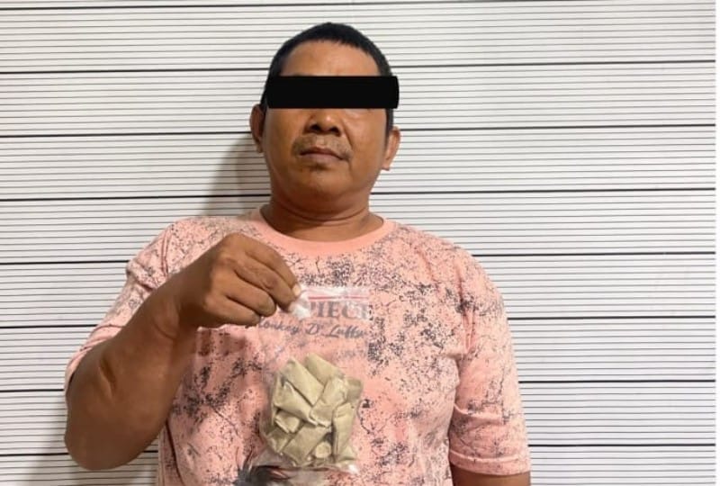 Nekat ! Pria Paruh Baya Jual Narkoba di Pinggir Rel : Polrestabes Medan Sita Paket Sabu dan Ganja